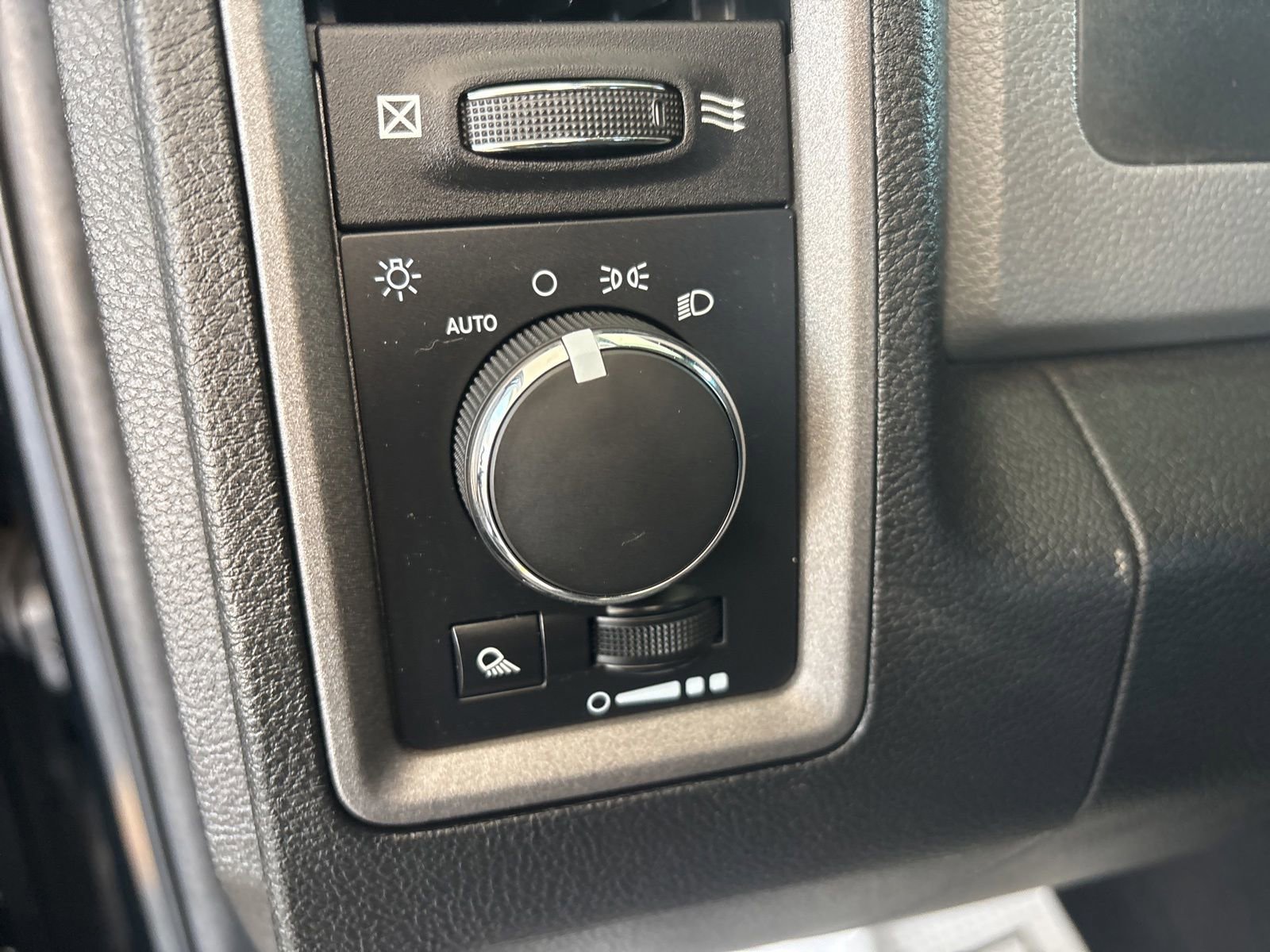 Used 2019 RAM 1500 Tradesman w/ Chrome Plus Package RWD image 12