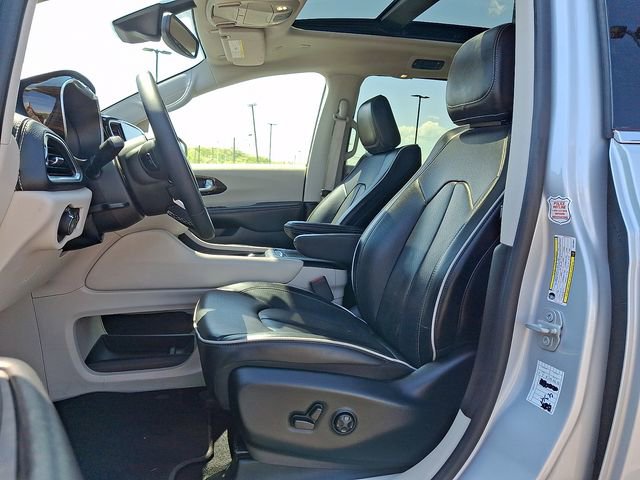 Used 2024 Chrysler Pacifica Limited FWD image 16