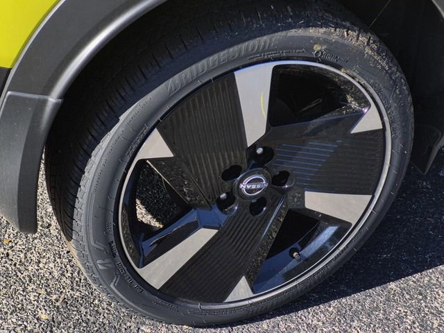 New 2025 Nissan Kicks SR image 5