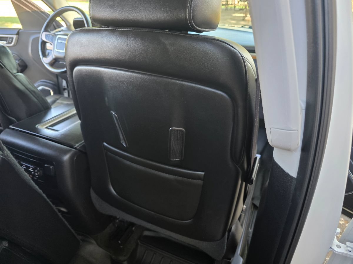 Used 2015 GMC Yukon XL Denali w/ Touring Package AWD/4WD image 38