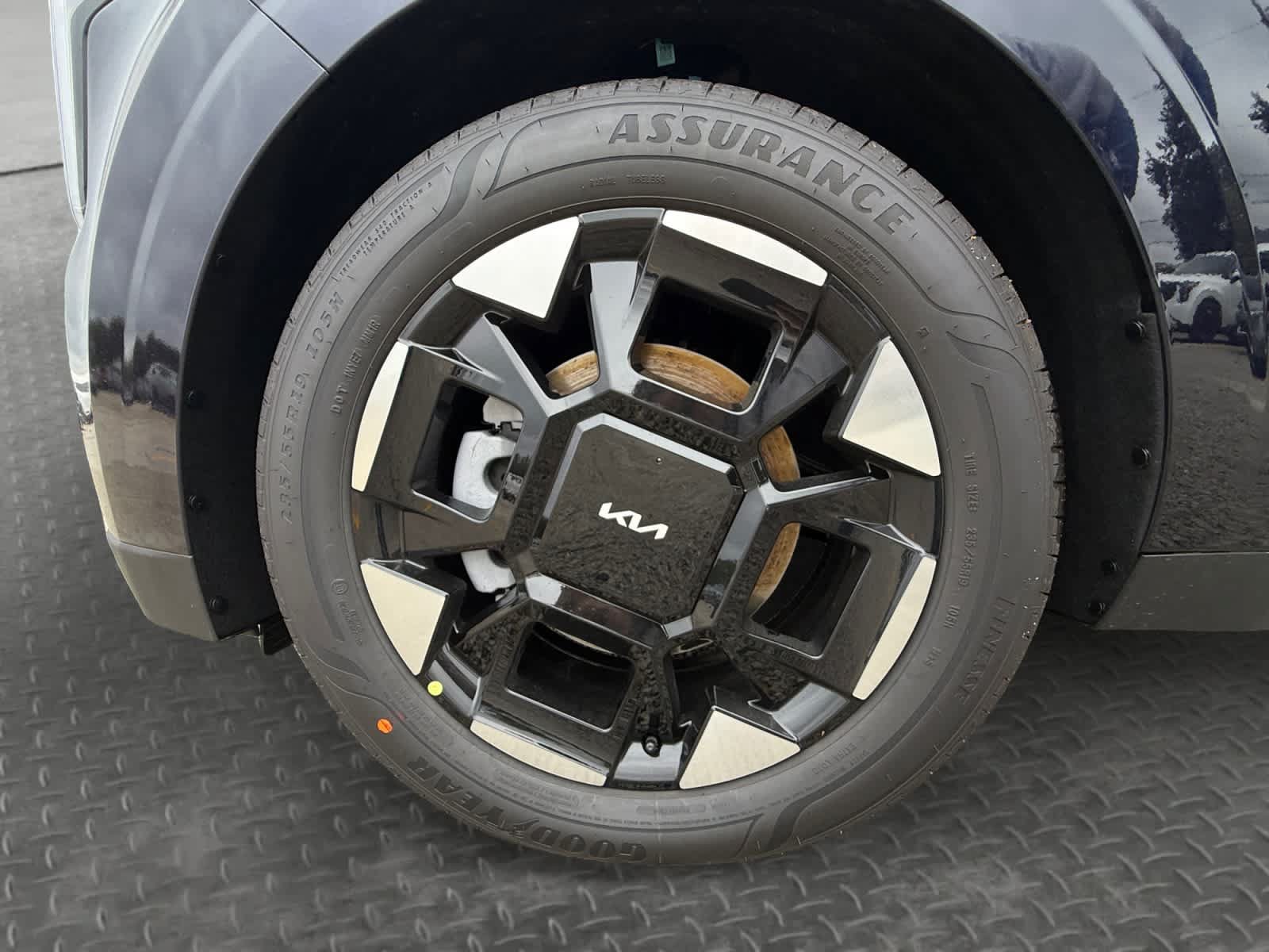 New 2027 Kia Carnival EX FWD image 9