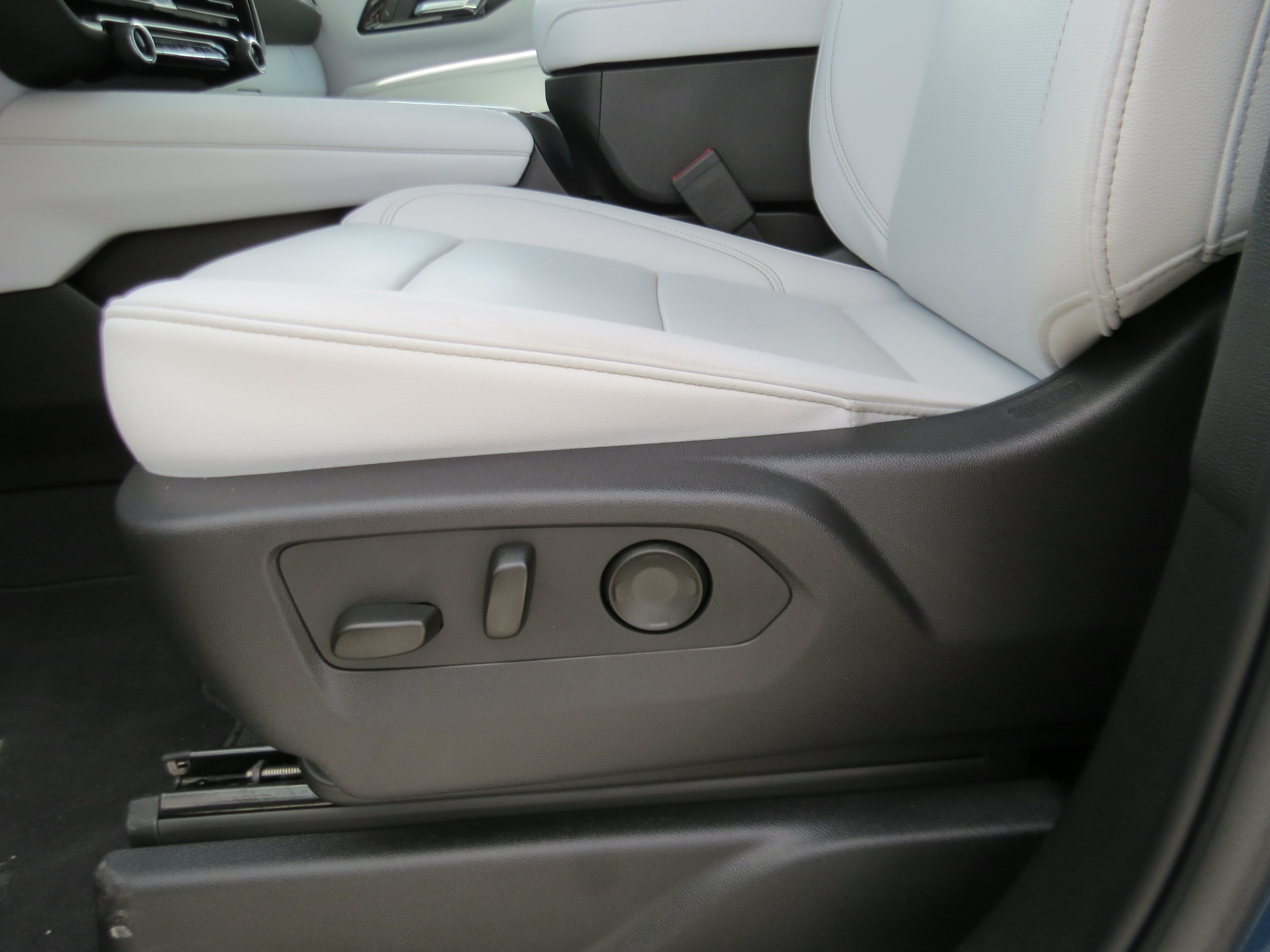 Used 2025 Chevrolet Suburban Premier AWD/4WD image 21