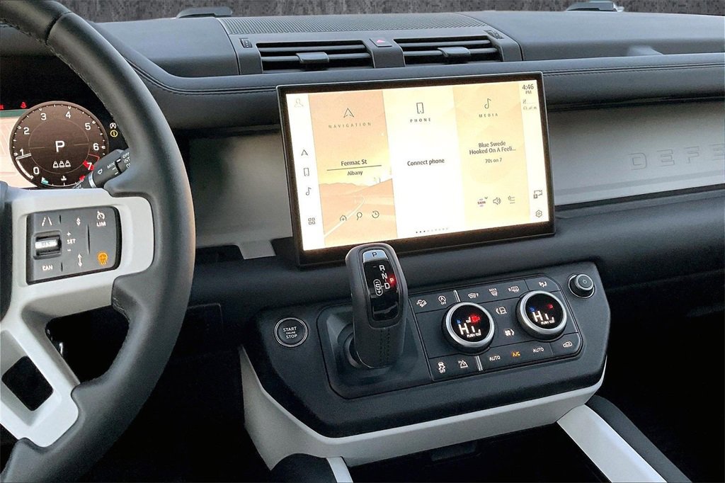 Used 2025 Land Rover Defender 110 S image 9