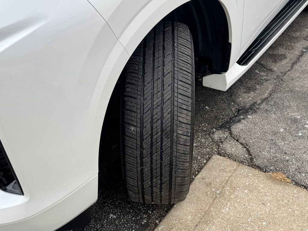 Used 2025 INFINITI QX80 Sensory image 10