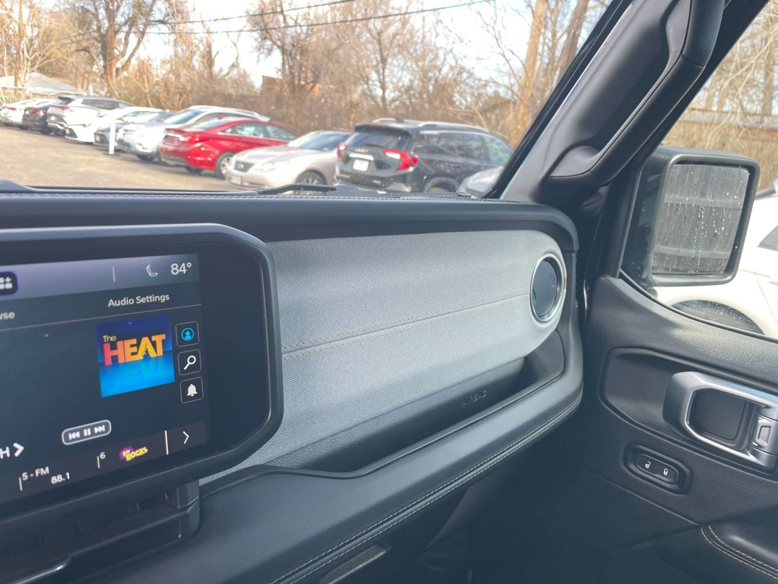 Used 2025 Jeep Wrangler Sahara image 35