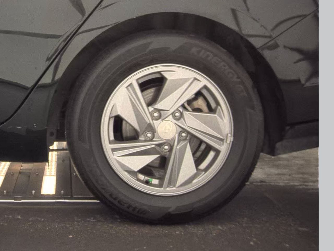 Used 2025 Hyundai Elantra SE FWD image 9