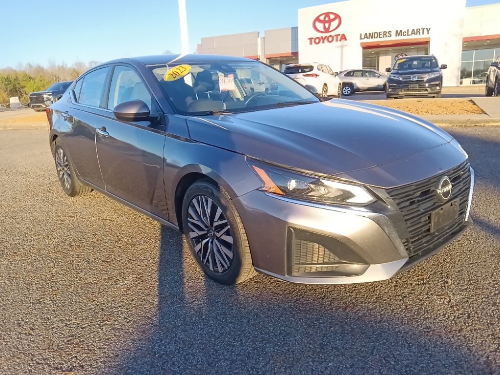 Used 2023 Nissan Altima 2.5 SV