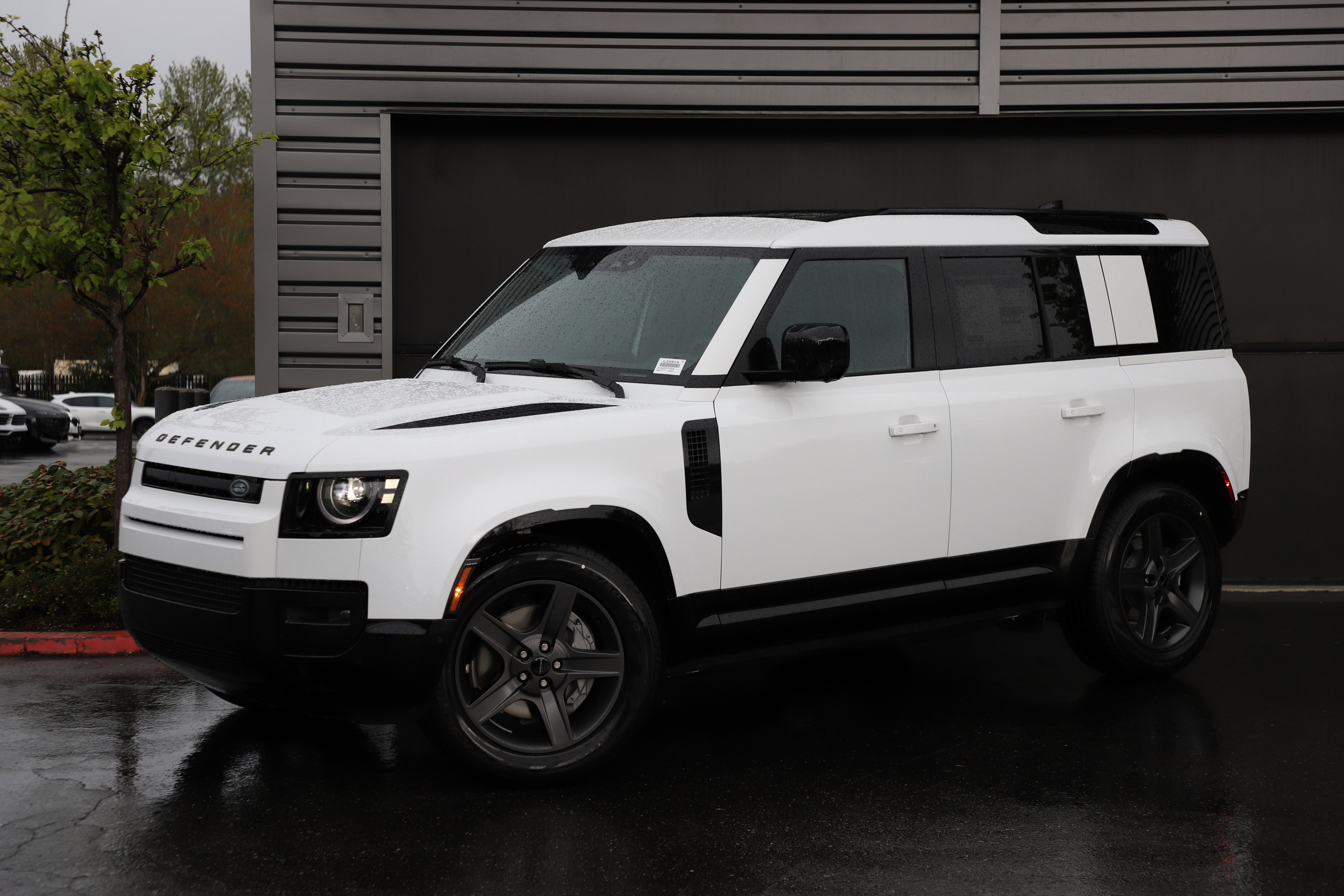 New 2026 Land Rover Defender 110 X-Dynamic SE image 1