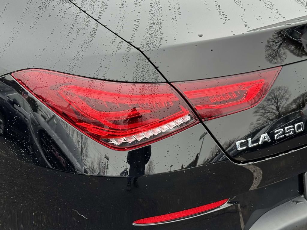 Used 2022 Mercedes-Benz CLA 250 4MATIC image 8