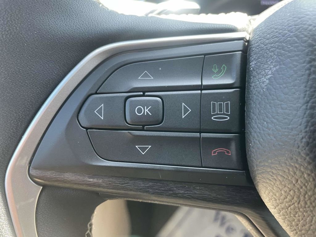 Certified 2025 Jeep Grand Cherokee Limited image 32