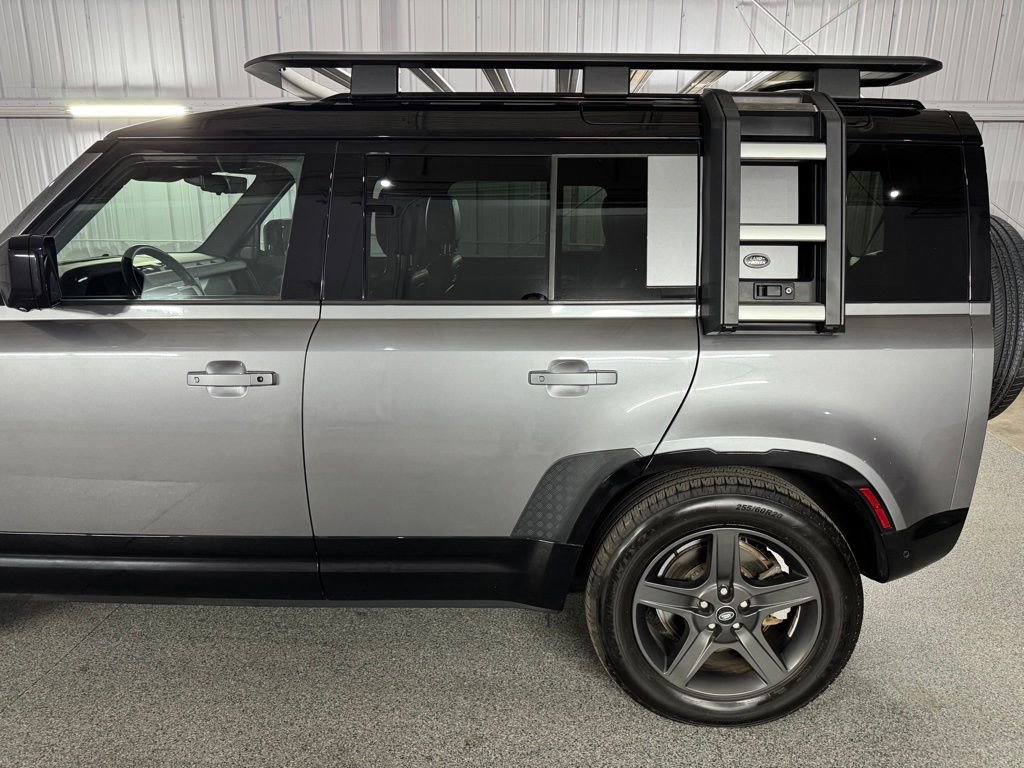 Used 2022 Land Rover Defender 110 X-Dynamic SE AWD/4WD image 16