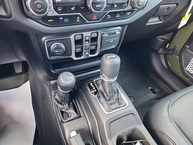 Used 2024 Jeep Wrangler High Altitude image 23