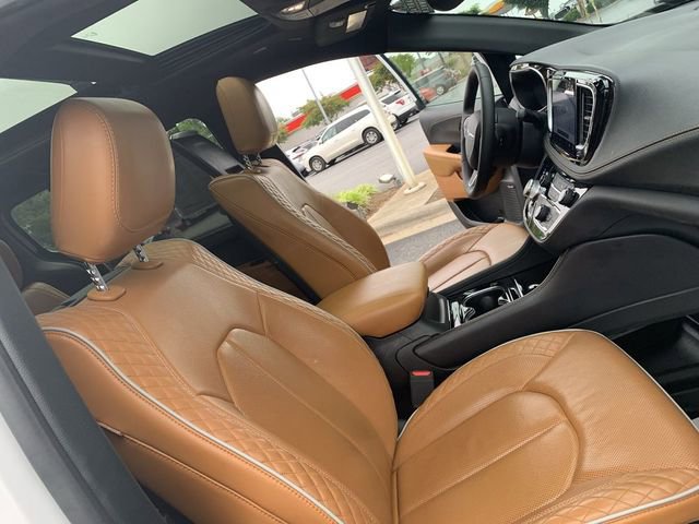 Used 2023 Chrysler Pacifica Pinnacle FWD image 14