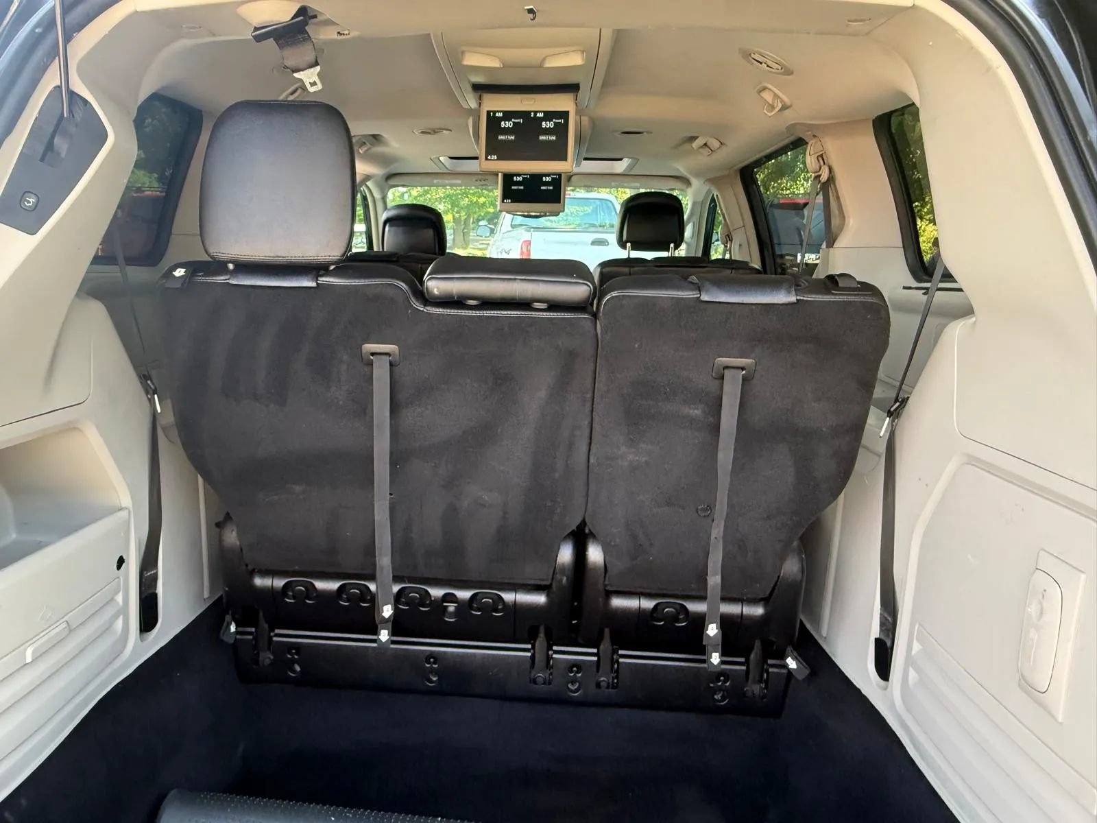 Used 2014 Chrysler Town & Country Touring-L w/ Driver Convenience Group FWD image 20