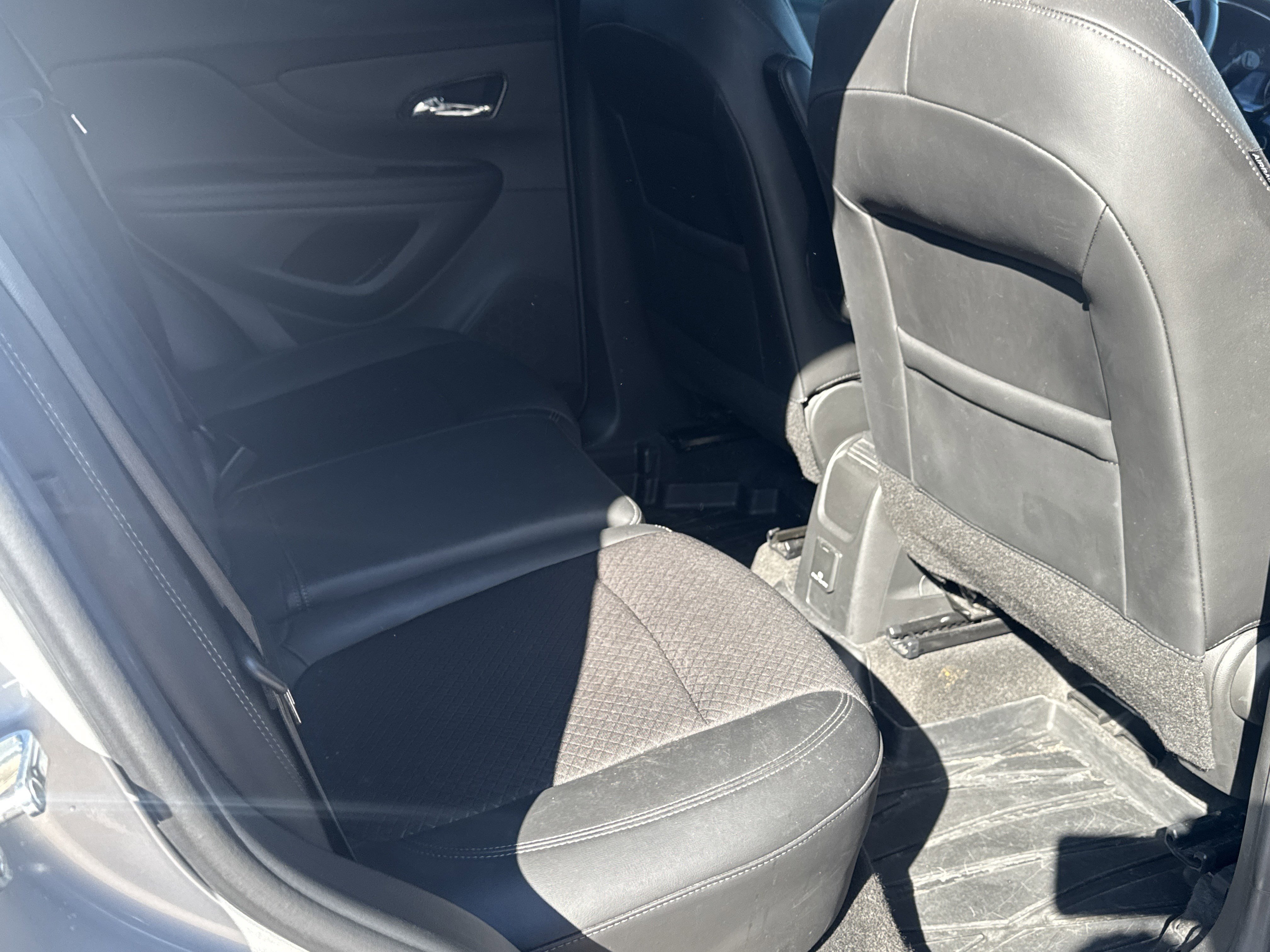 Used 2022 Buick Encore Preferred w/ Safety Package FWD image 13