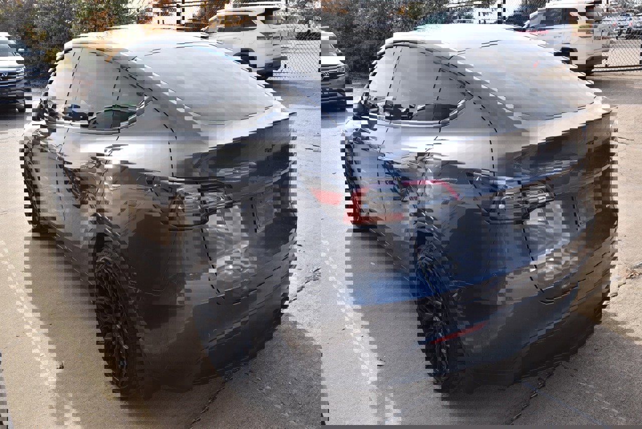 Used 2021 Tesla Model Y Long Range image 9