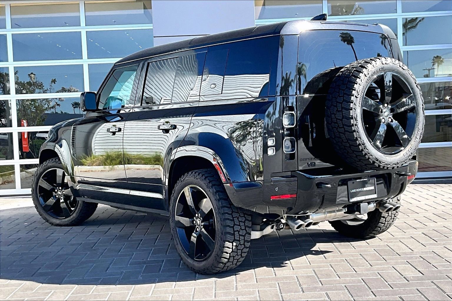 Used 2023 Land Rover Defender 110 V8 image 12
