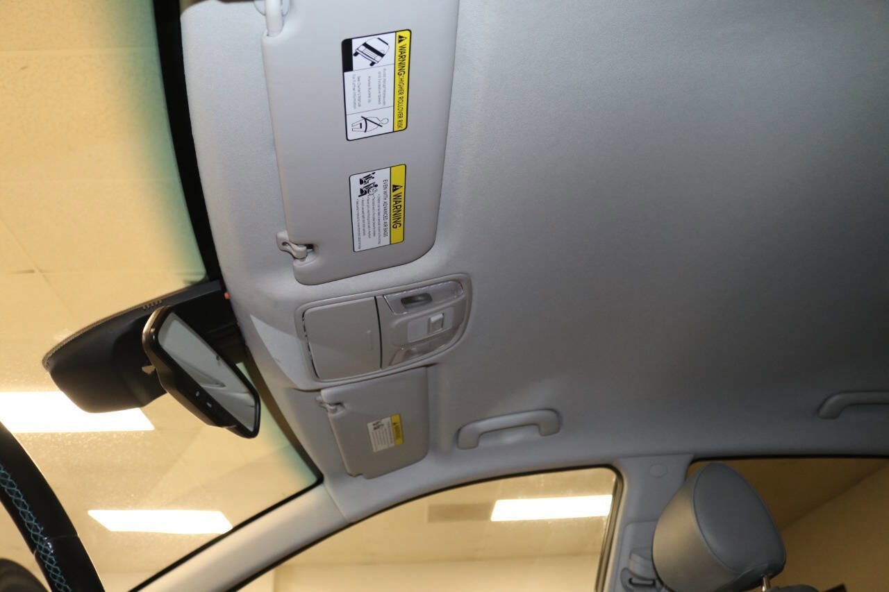 Used 2018 Kia Niro EX Premium image 81