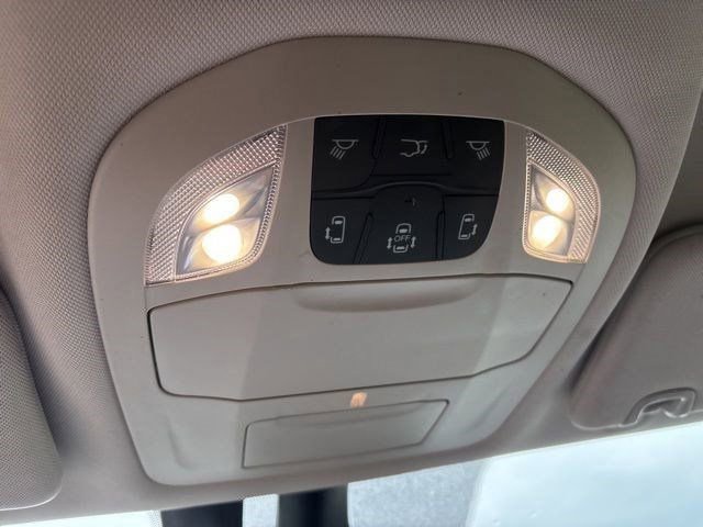 Used 2022 Chrysler Pacifica Touring-L w/ Uconnect Theater Family Group image 28