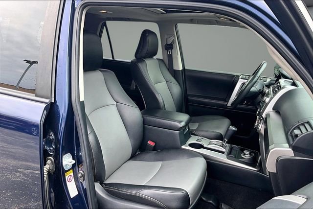 Used 2017 Toyota 4Runner SR5 Premium AWD/4WD image 28