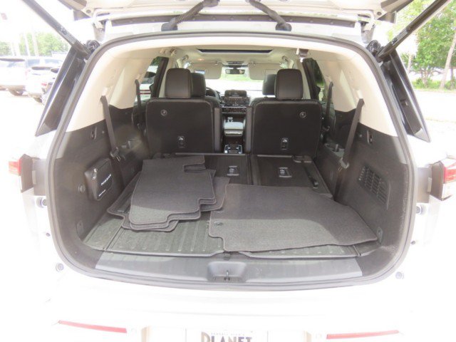 Used 2024 Nissan Pathfinder Platinum w/ Lighting Package (N93) FWD image 12