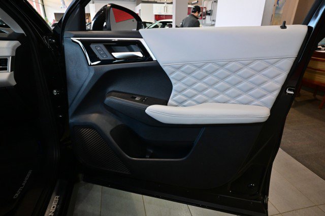Used 2024 Mitsubishi Outlander SEL Black Edition image 31