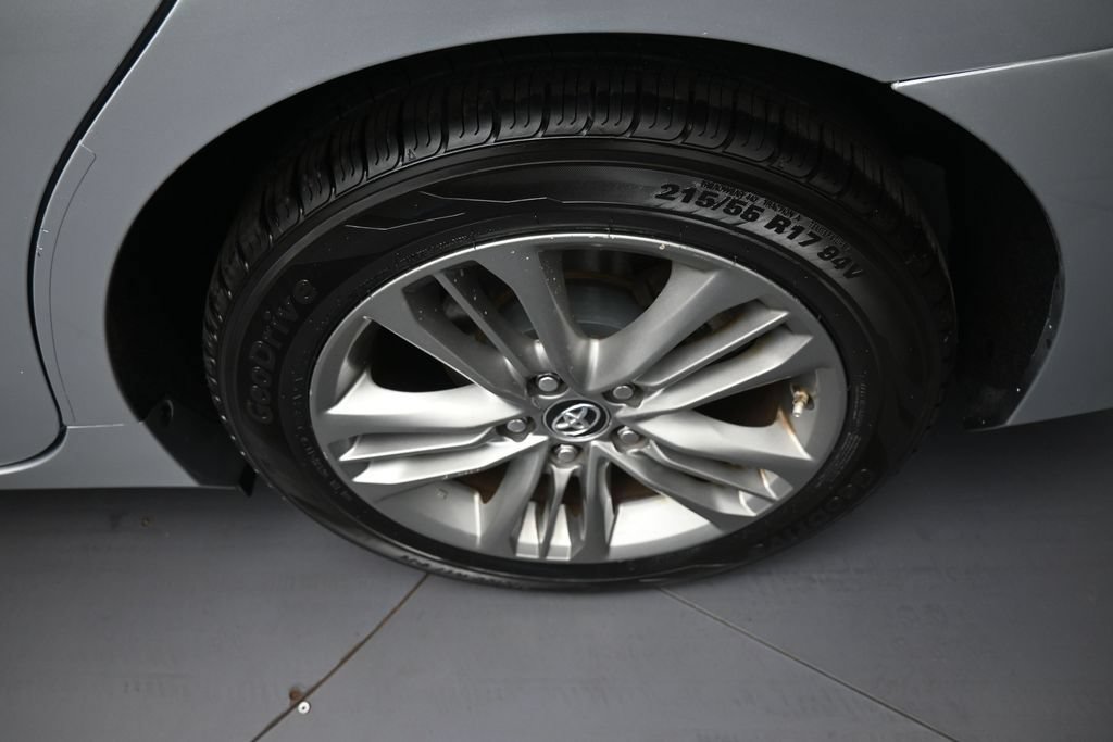 Certified 2017 Toyota Camry SE FWD image 15