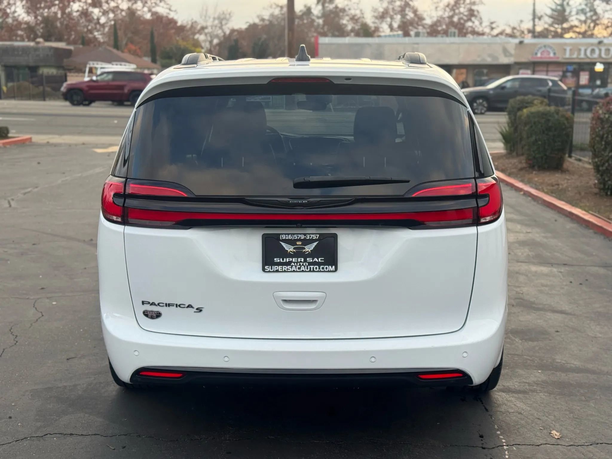 Used 2023 Chrysler Pacifica Touring-L w/ S Appearance Package FWD image 5
