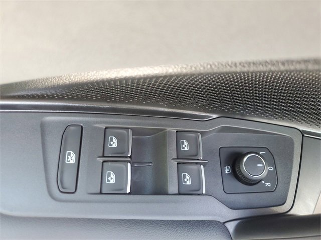 New 2025 Volkswagen Tiguan SE image 33