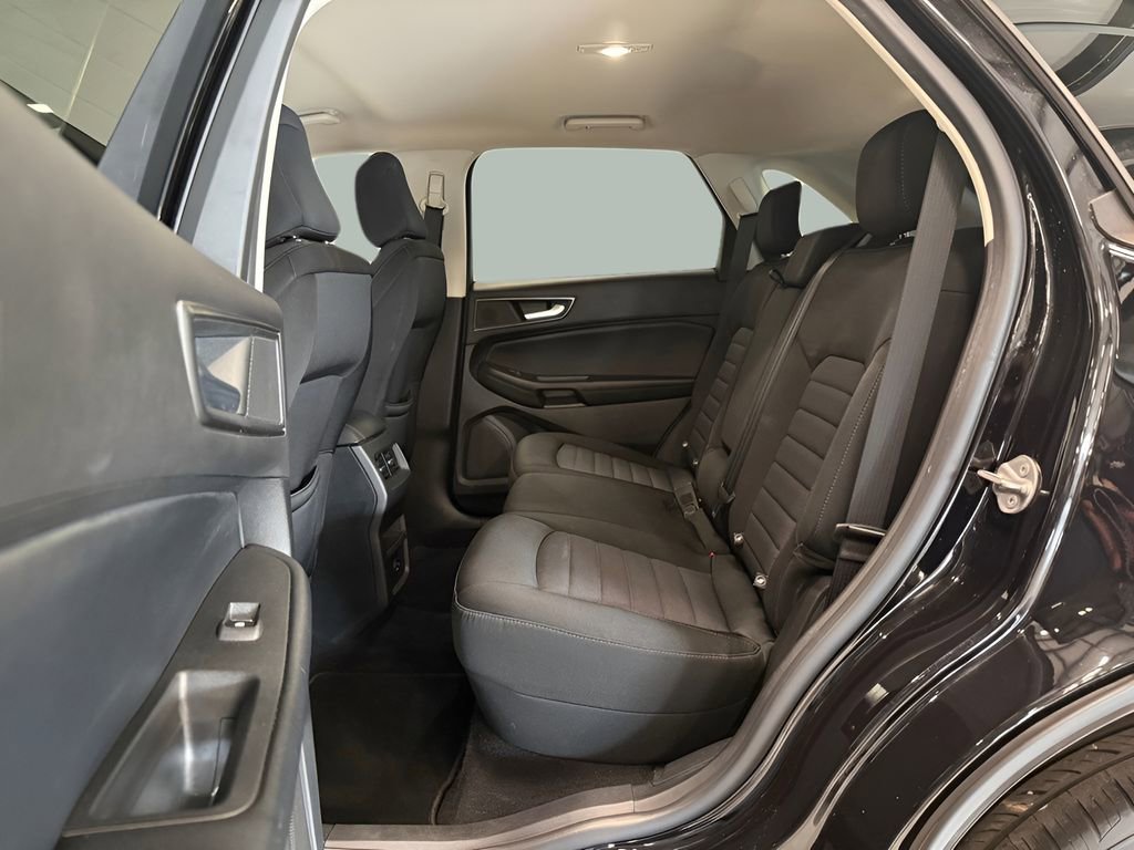 Certified 2022 Ford Edge SE w/ Black Appearance Package AWD/4WD image 10