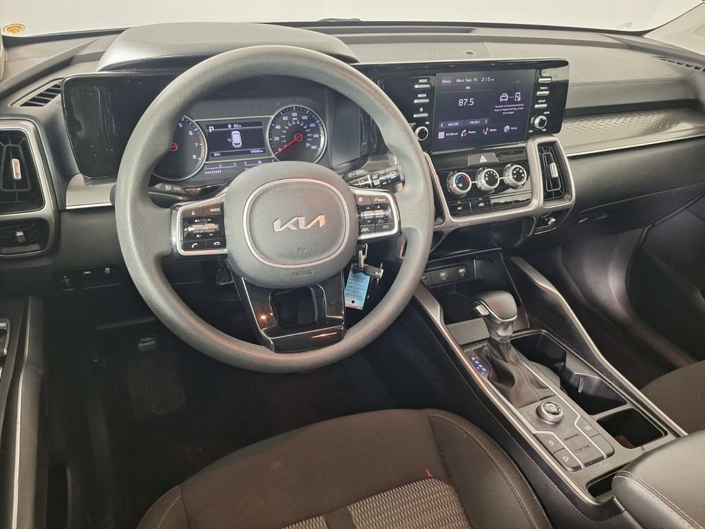 Used 2022 Kia Sorento LX FWD image 9