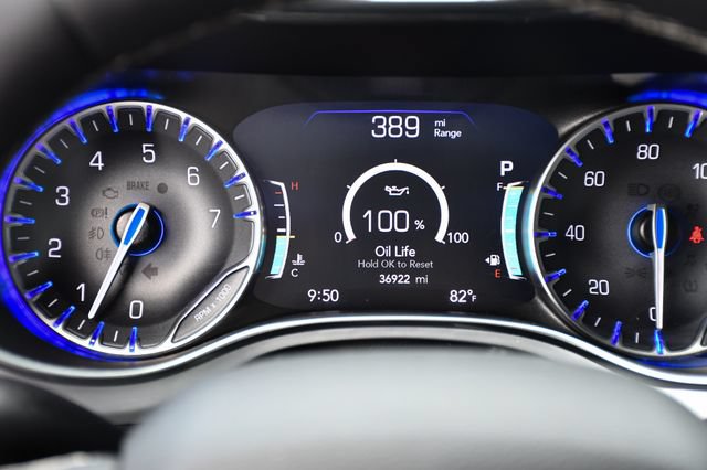 Used 2025 Chrysler Pacifica Limited FWD image 23