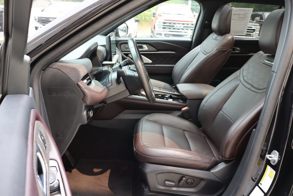 Used 2025 Ford Explorer Platinum w/ LUX Leather Package AWD/4WD image 21