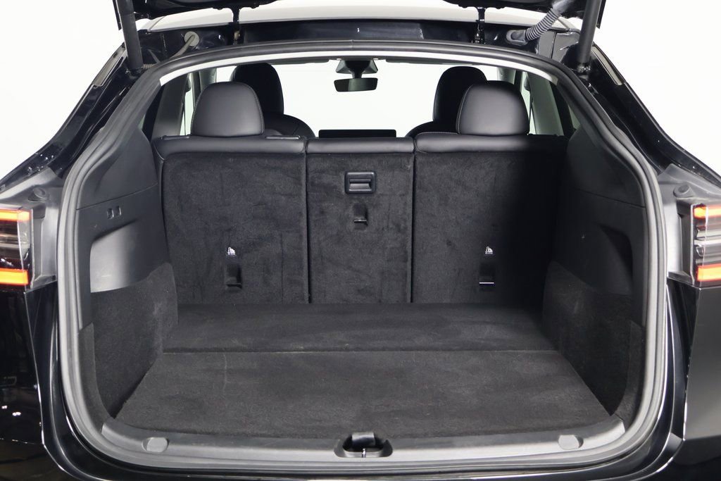 Used 2022 Tesla Model Y Long Range image 14