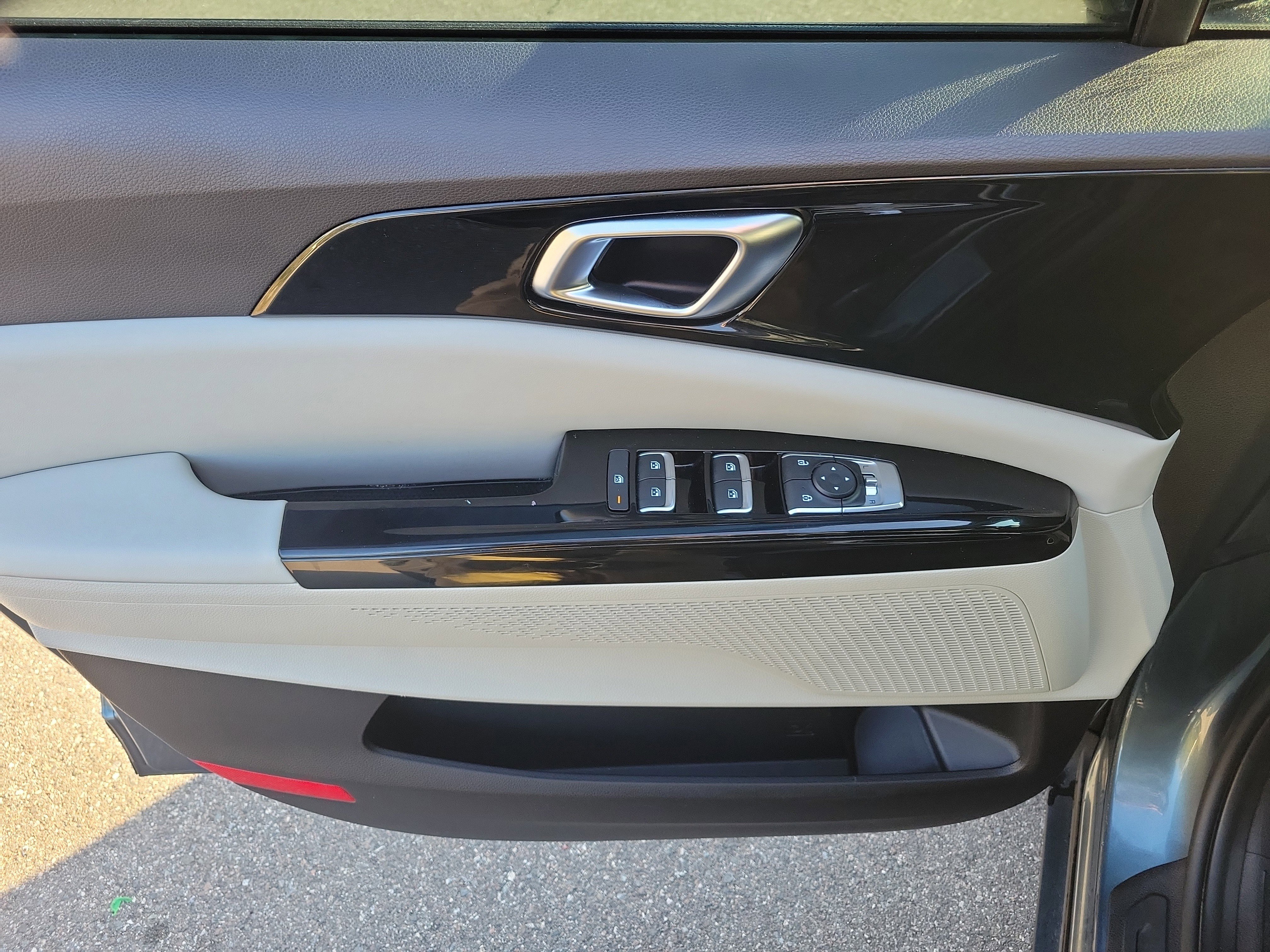 Certified 2022 Kia Carnival EX image 19