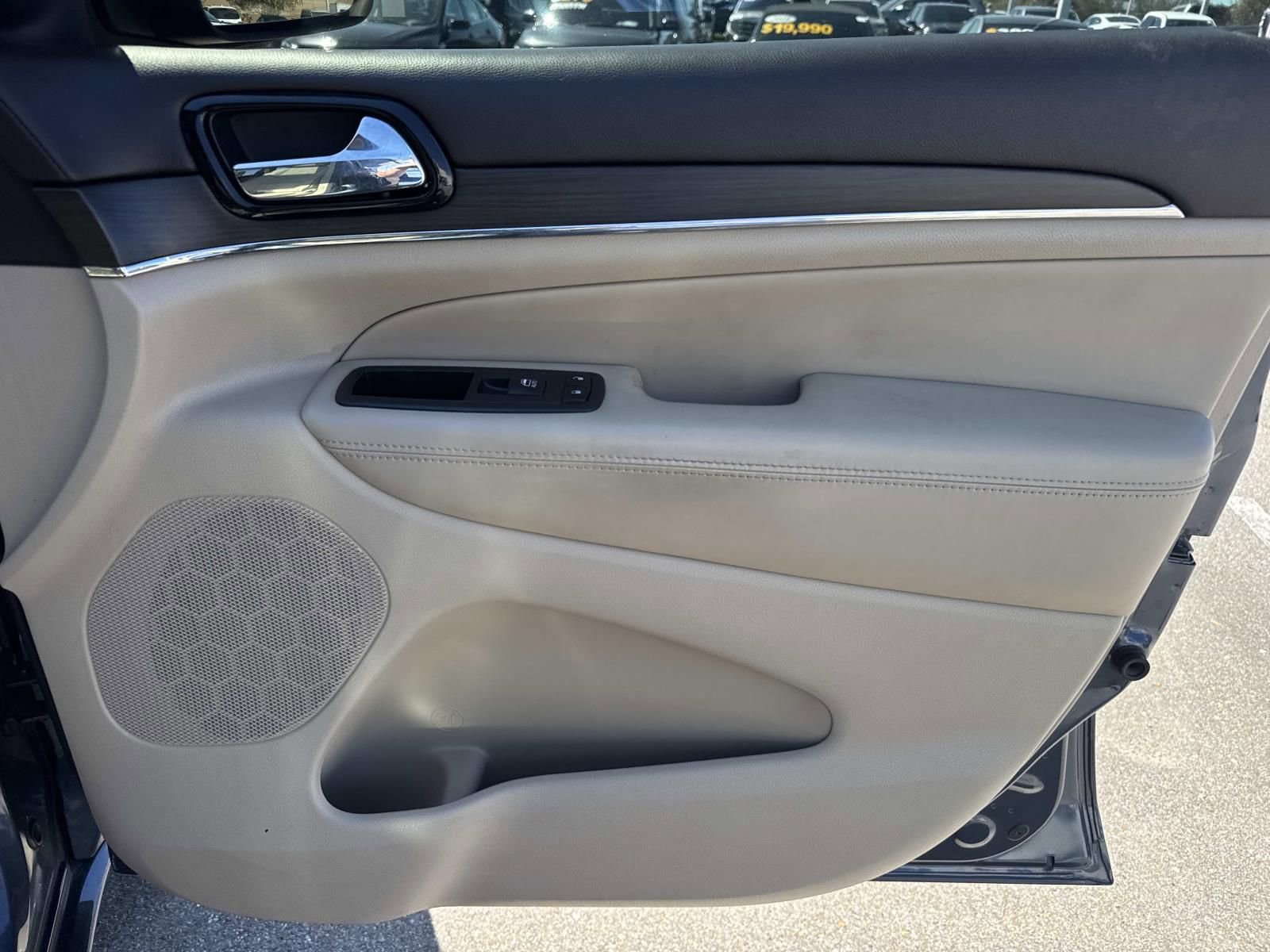 Used 2019 Jeep Grand Cherokee Overland image 15