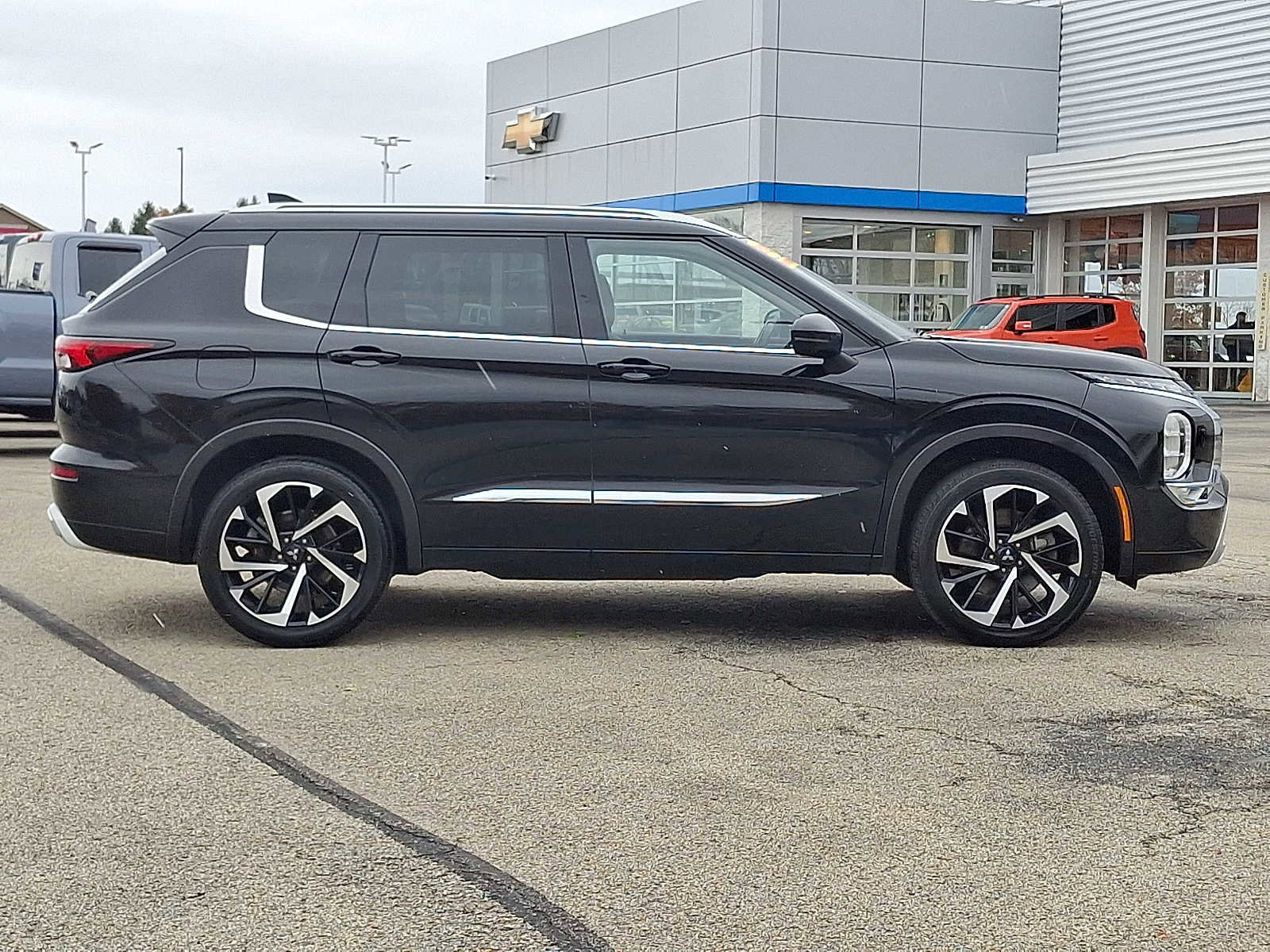 Used 2023 Mitsubishi Outlander SEL image 7