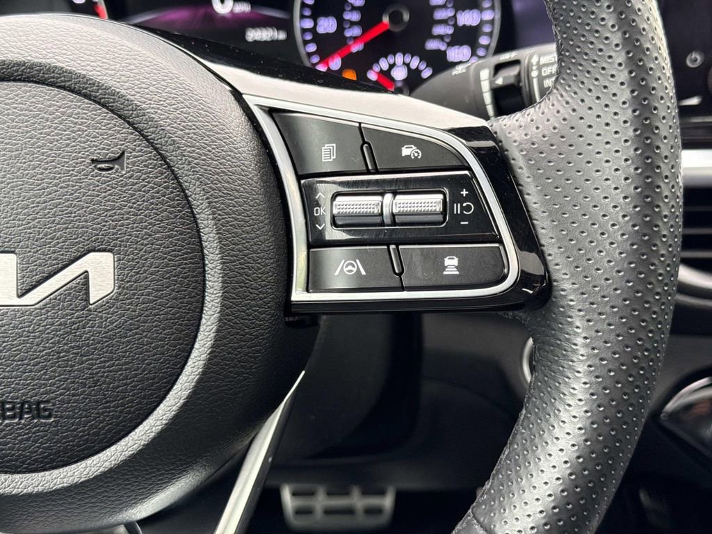 Used 2023 Kia Forte GT-Line w/ GT-Line Premium Package FWD image 9