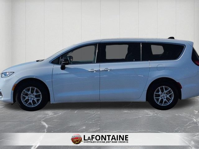 Used 2024 Chrysler Pacifica Touring-L image 2