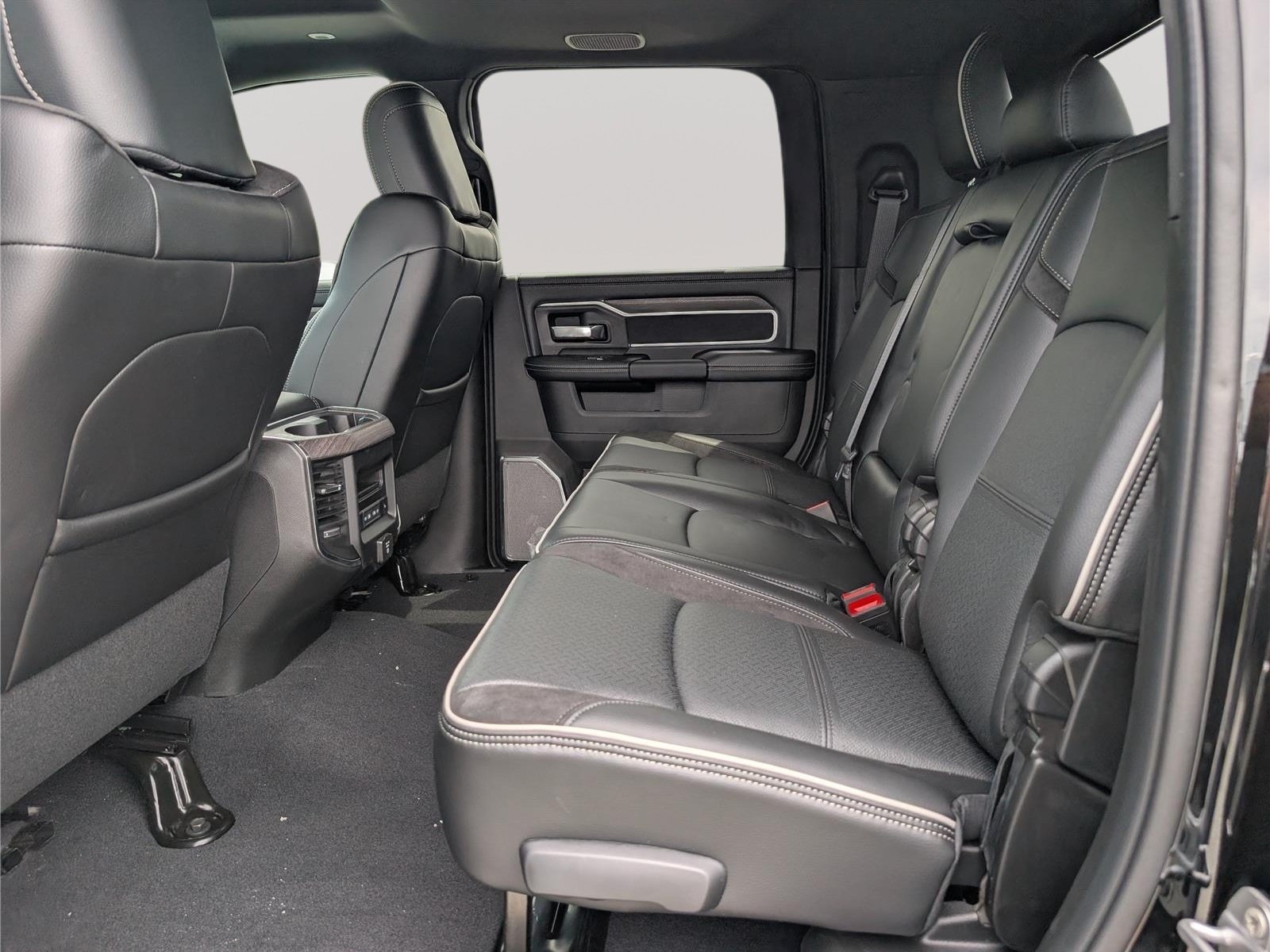New 2026 RAM 2500 Laramie AWD/4WD image 14