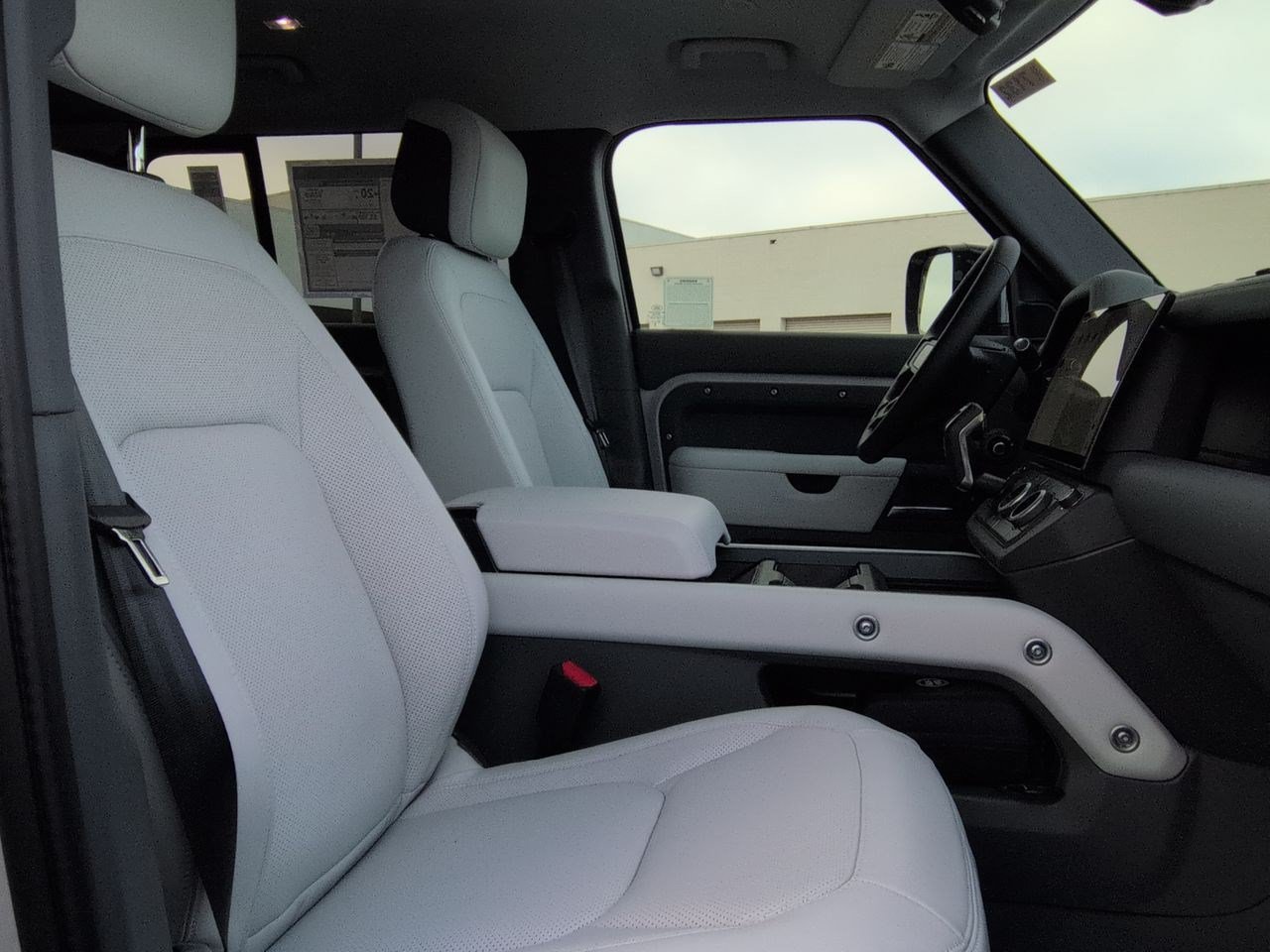 New 2026 Land Rover Defender 110 X-Dynamic SE AWD/4WD image 26