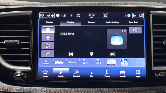 Used 2025 Chrysler Pacifica Pinnacle w/ Trailer Tow Group AWD/4WD image 33
