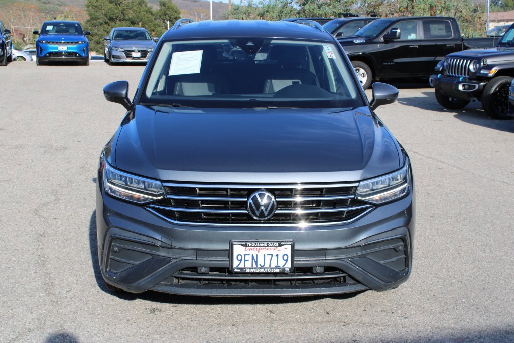 Used 2023 Volkswagen Tiguan SE image 2