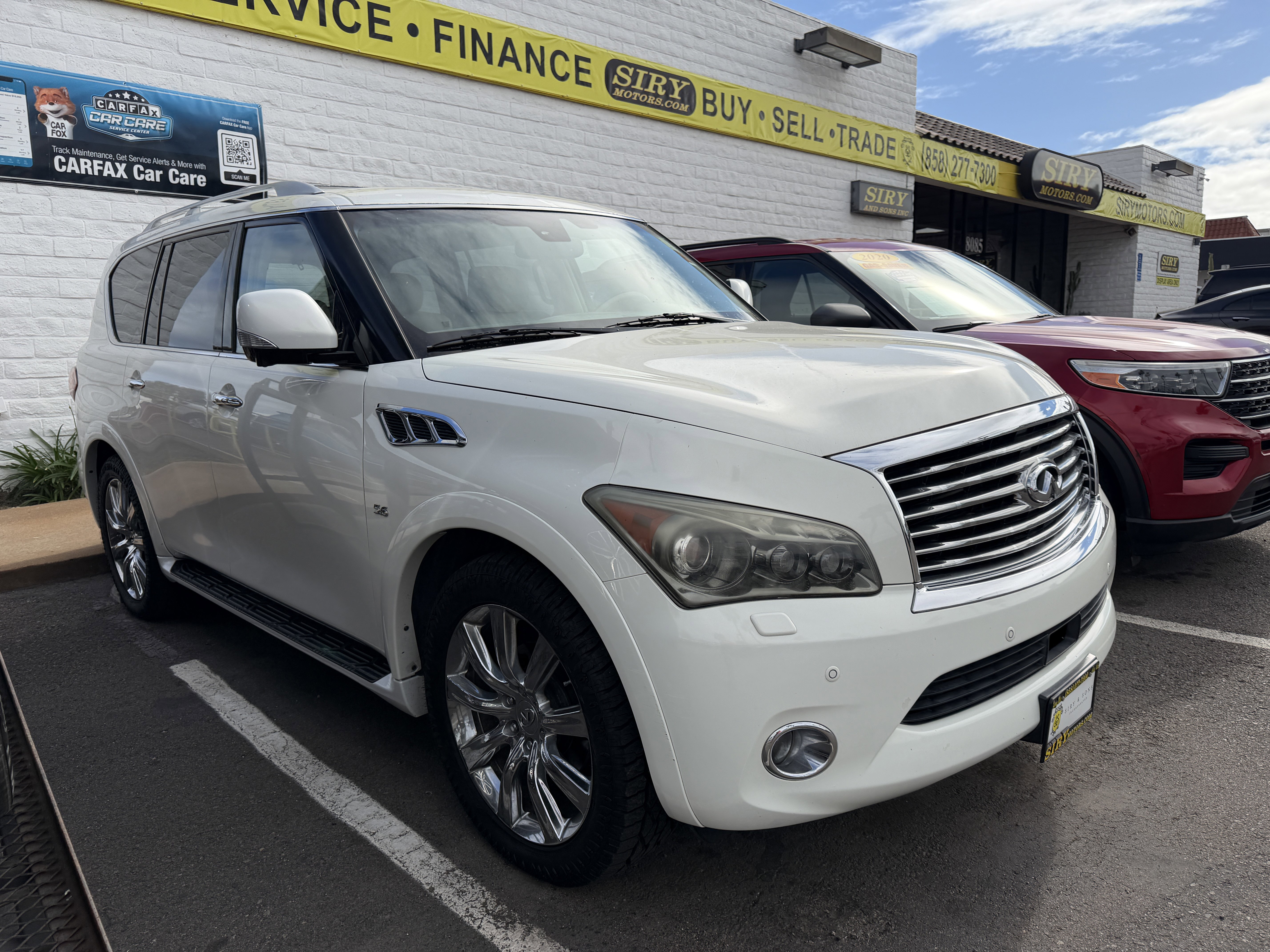 Used 2014 INFINITI QX80 4WD w/ Deluxe Touring Package image 1
