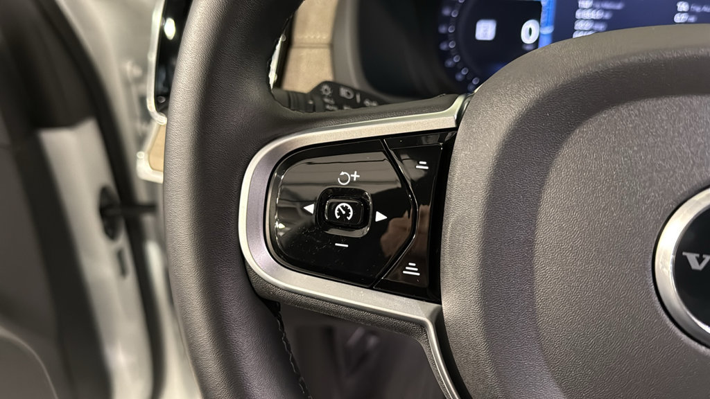 Certified 2026 Volvo XC90 B6 Plus AWD/4WD image 12