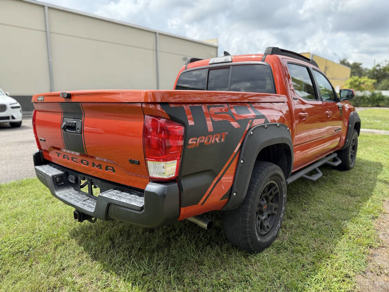 Used 2017 Toyota Tacoma SR5 image 7