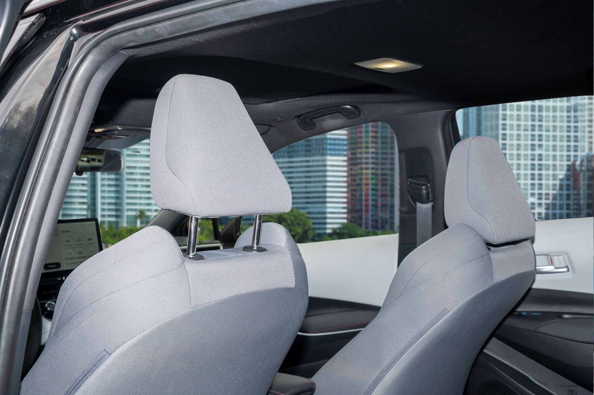 Used 2025 Toyota Corolla SE w/ SE Premium Package image 17