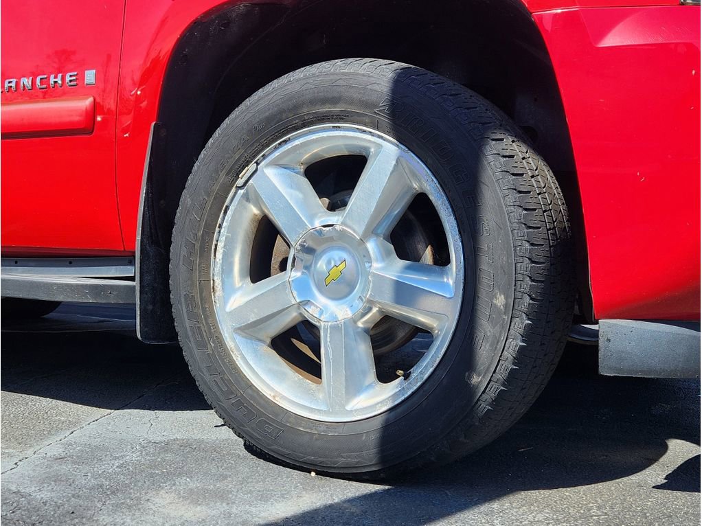 Used 2008 Chevrolet Avalanche LTZ w/ LTZ Preferred Equipment Group AWD/4WD image 8
