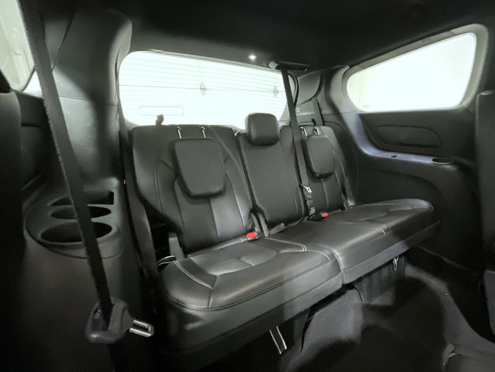 Used 2025 Chrysler Pacifica Select image 21