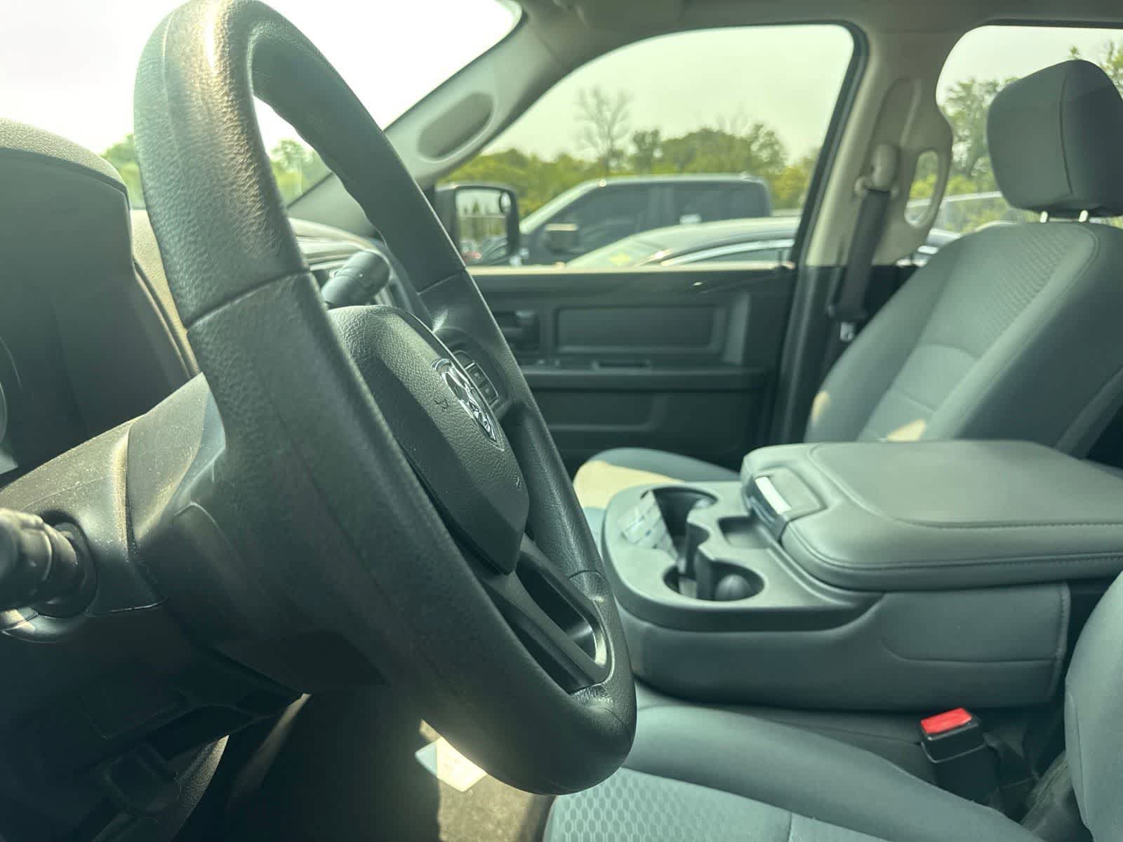 Used 2017 RAM 1500 Express AWD/4WD image 32